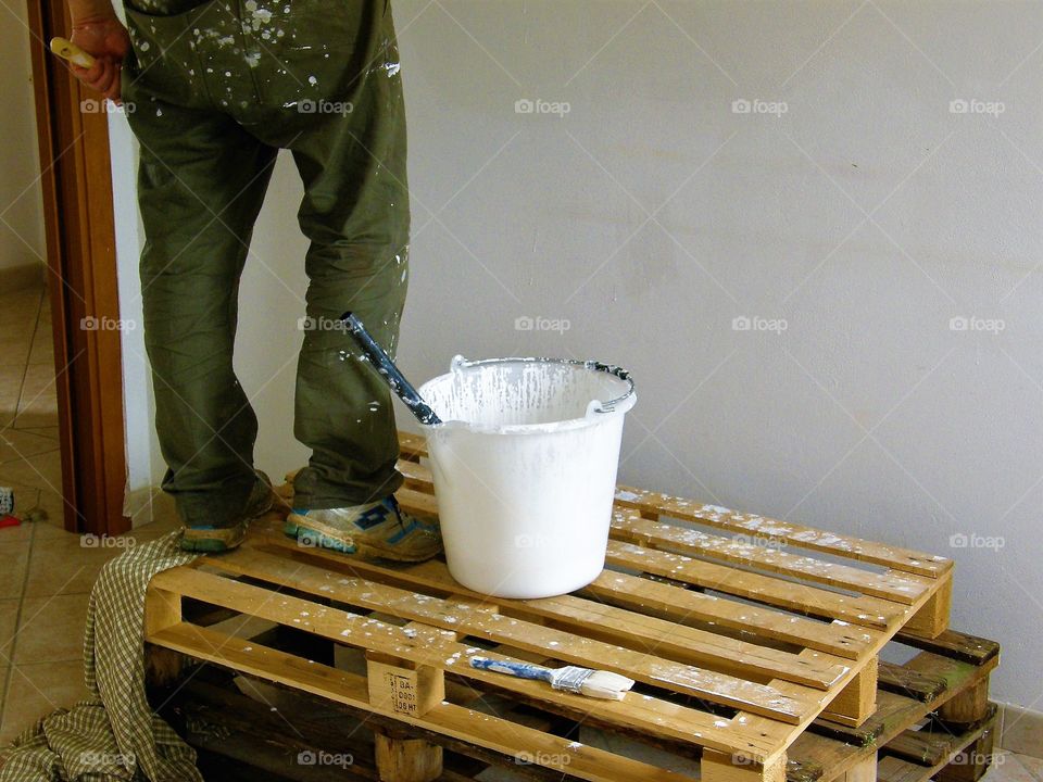 Man painting the home wall