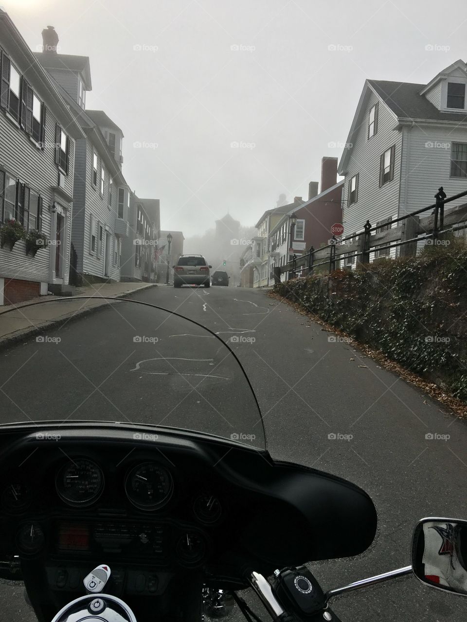 Typical housing in Plymouth, MA๐บ๐ธ area near the Center of Town. Look how close the houses are to each other & to the road! Photo taken from back of Harley on a ride. ๐