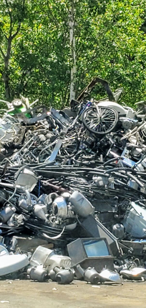 Recycling ♻️  metal pile. Dump pile of metal for recycling. Outside dump area for selling junk metal. Junk metal scrap bought & sold. Junk man business for recycling. Recycling center for metal scrap.