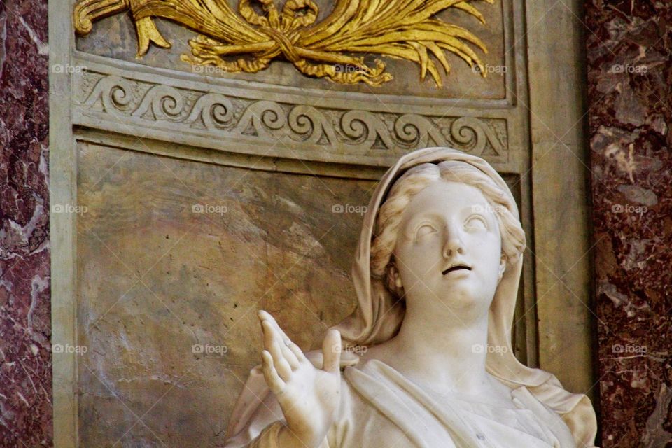 statue of the virgin mary