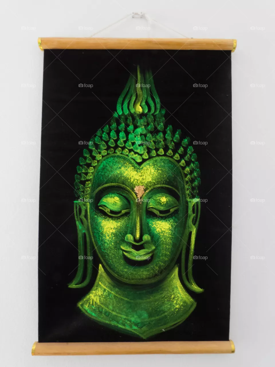 Cuadro de Buda hecho a mano de color verde intenso, colgado en la pared