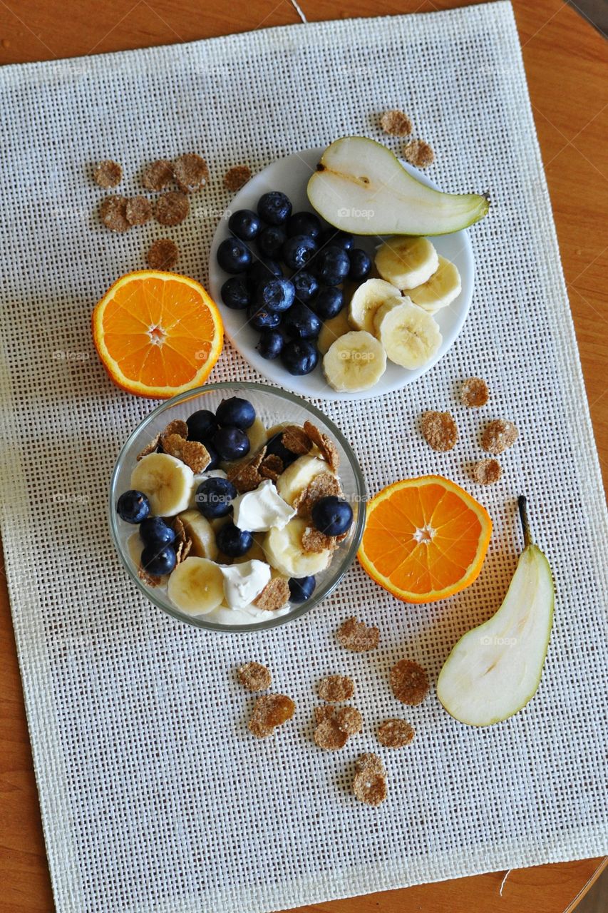 met of fruits and berries