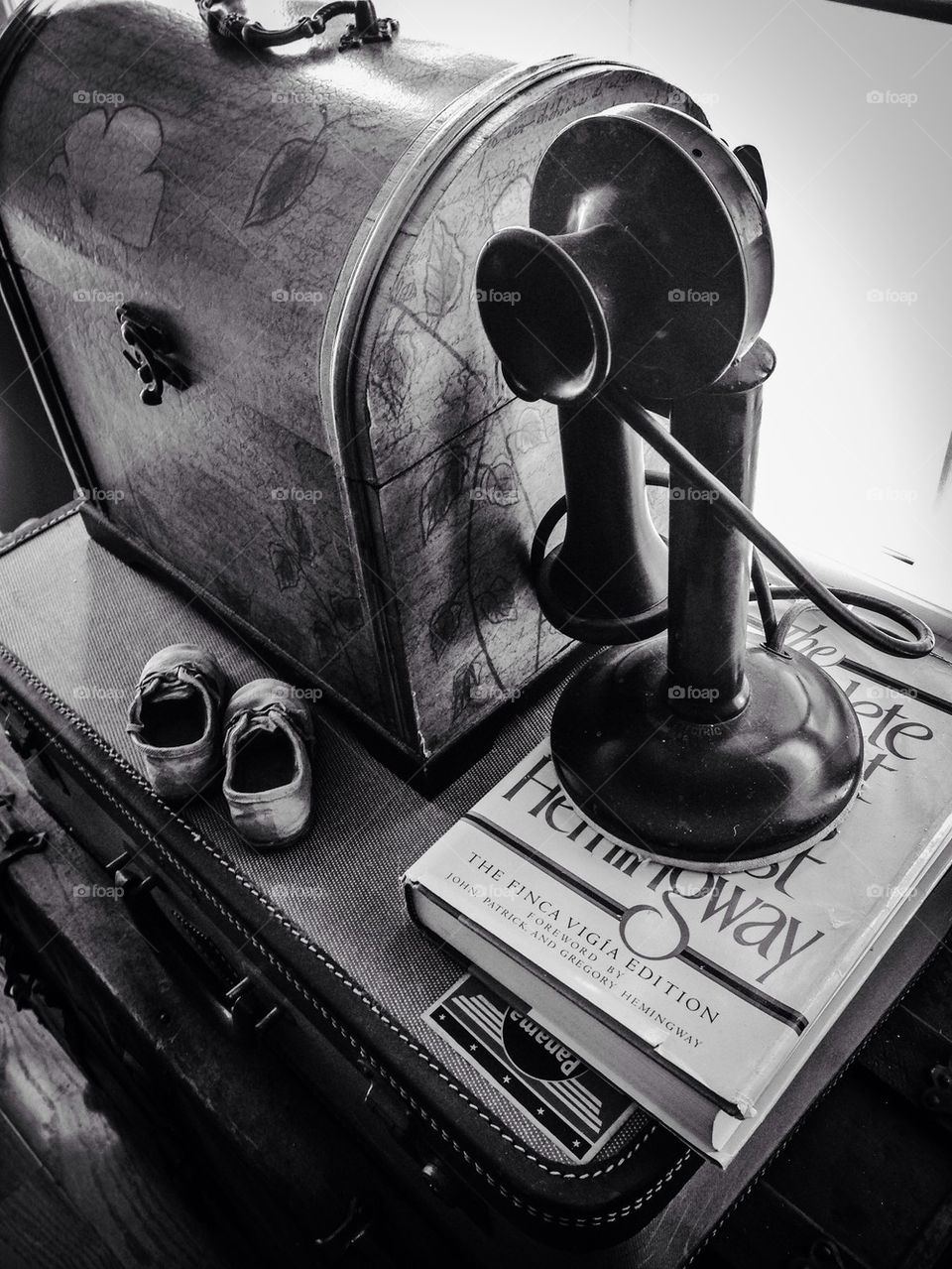 Black and white vintage phone and suitcases