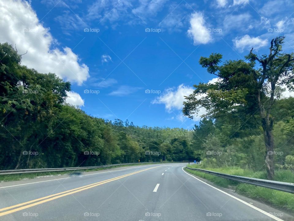 Em Campo Limpo Paulista, o céu abriu!

Vai ficar assim?

Curtamos a estrada com céu anil. 
