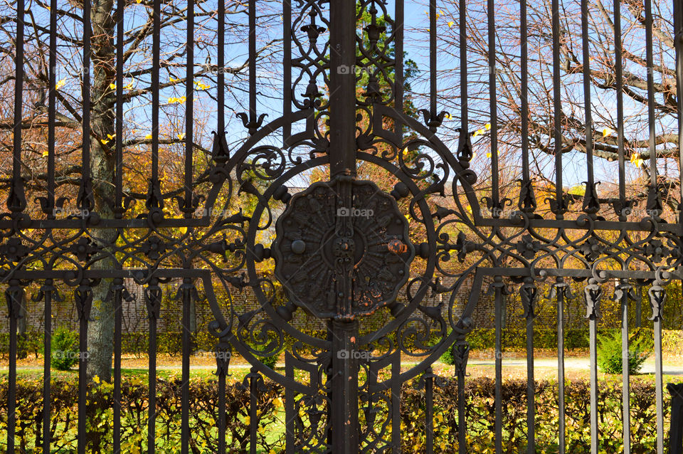 gate to crown garden