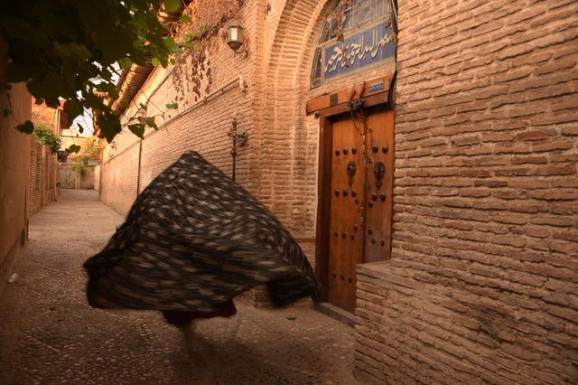 mostanad in street women