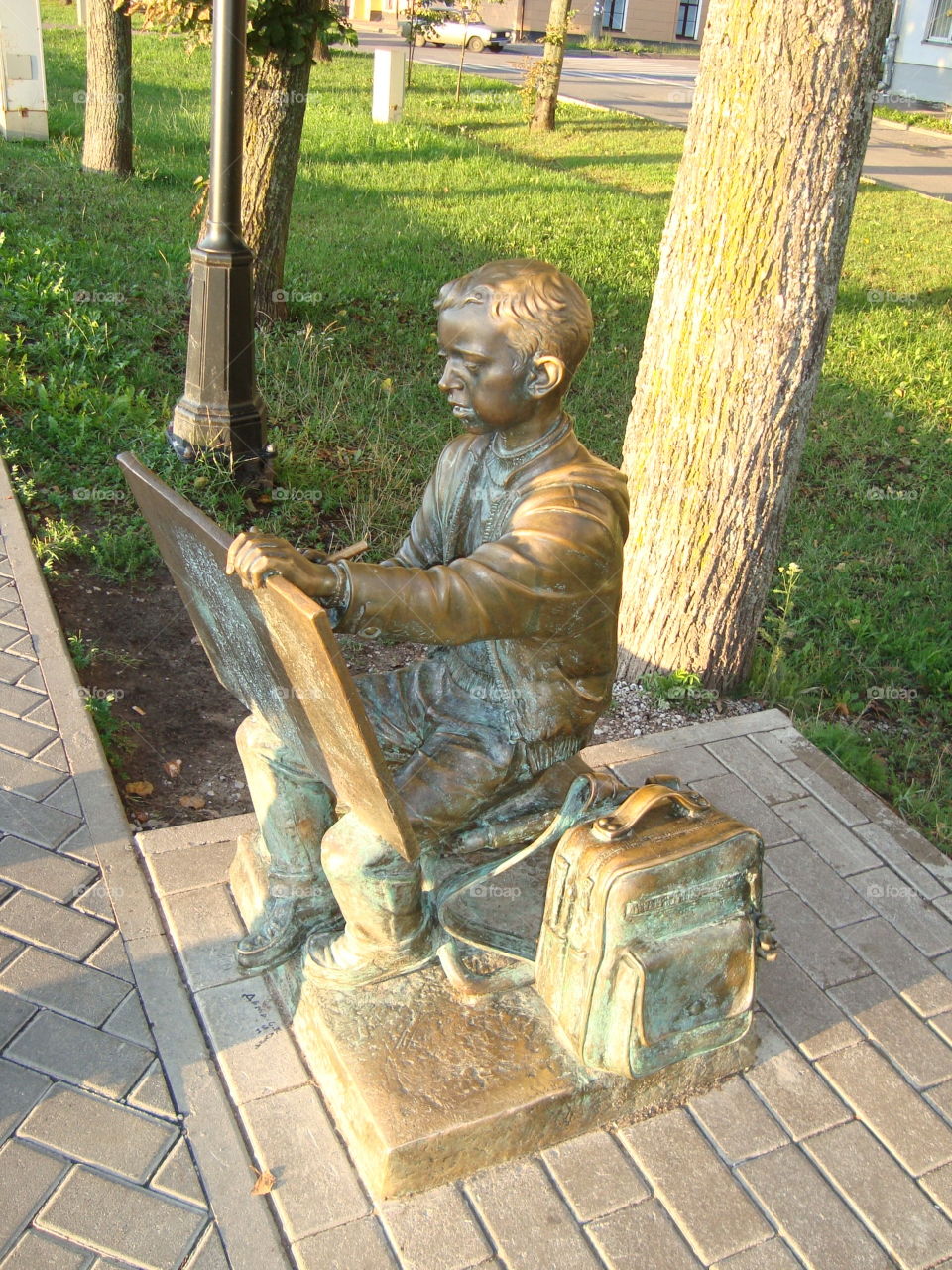 Sculpture. Boy draws picture