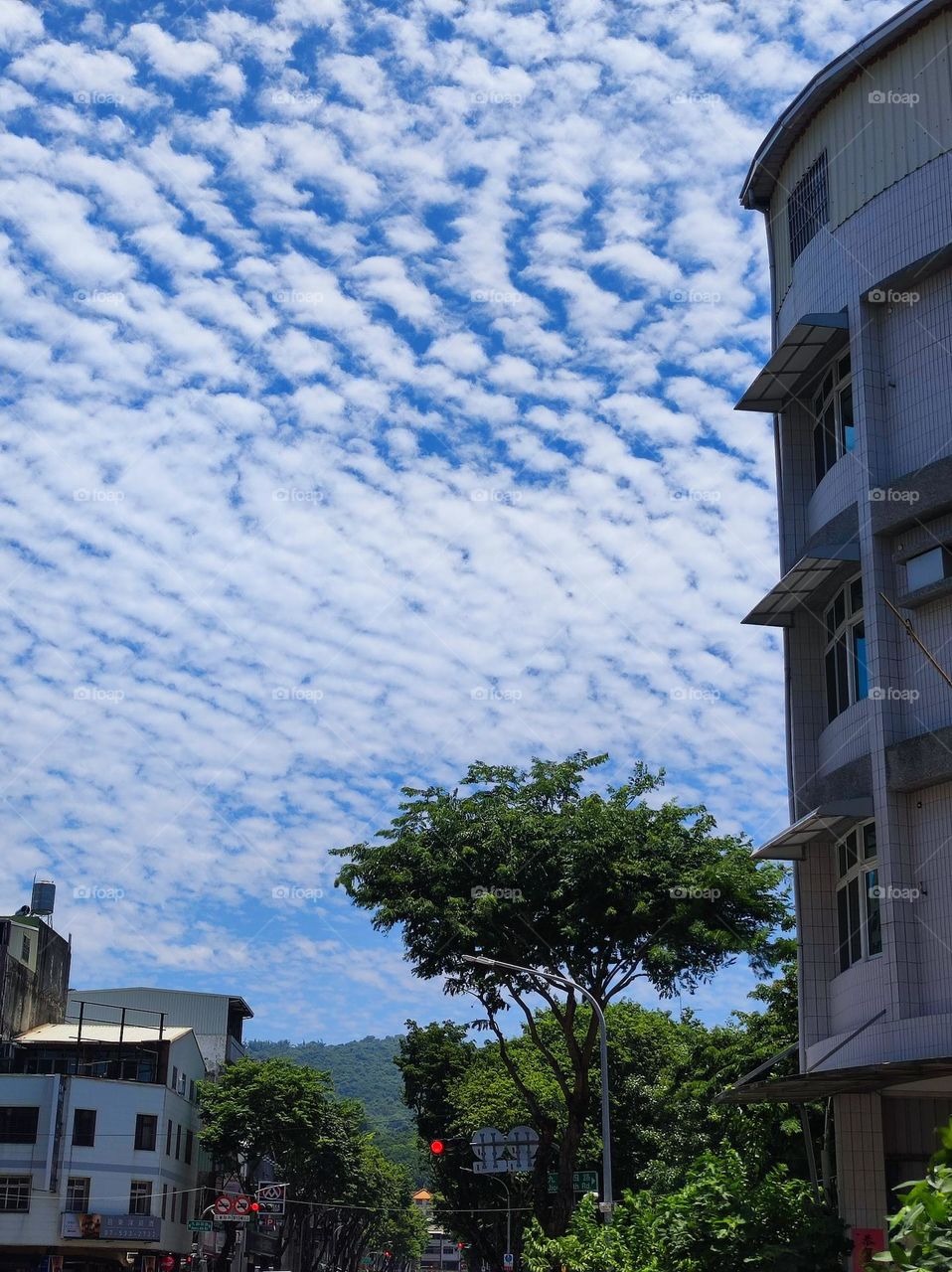 when the city under the beautiful cloud