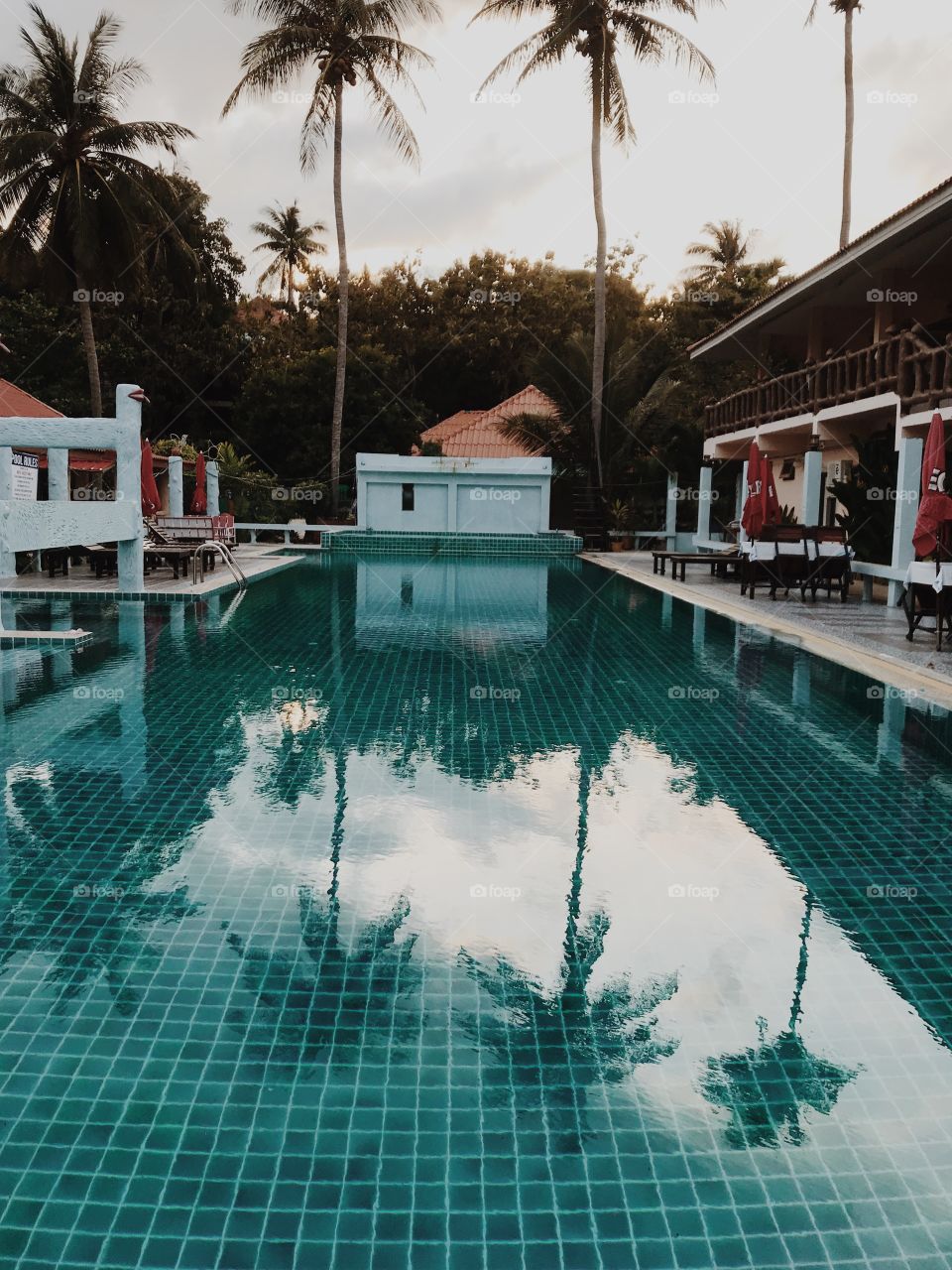 Beachside Pool 🏊🏼‍♀️ 