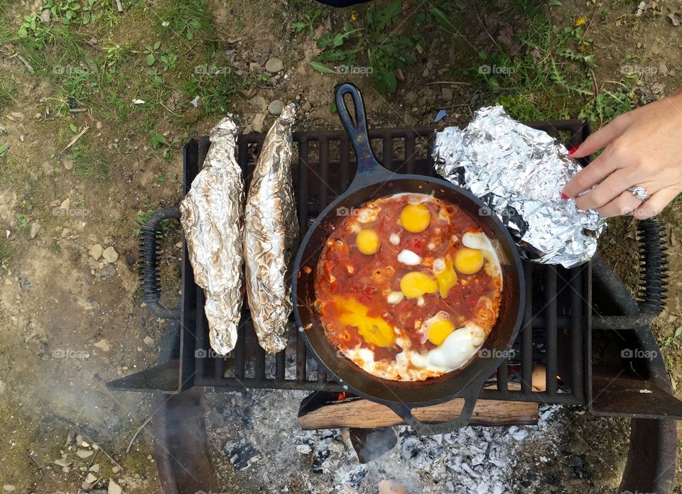 Camp fire shakshuka