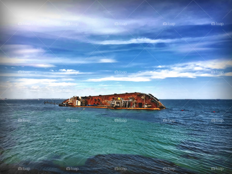 Seems, all the world like this ship is lying on its side... 🎪