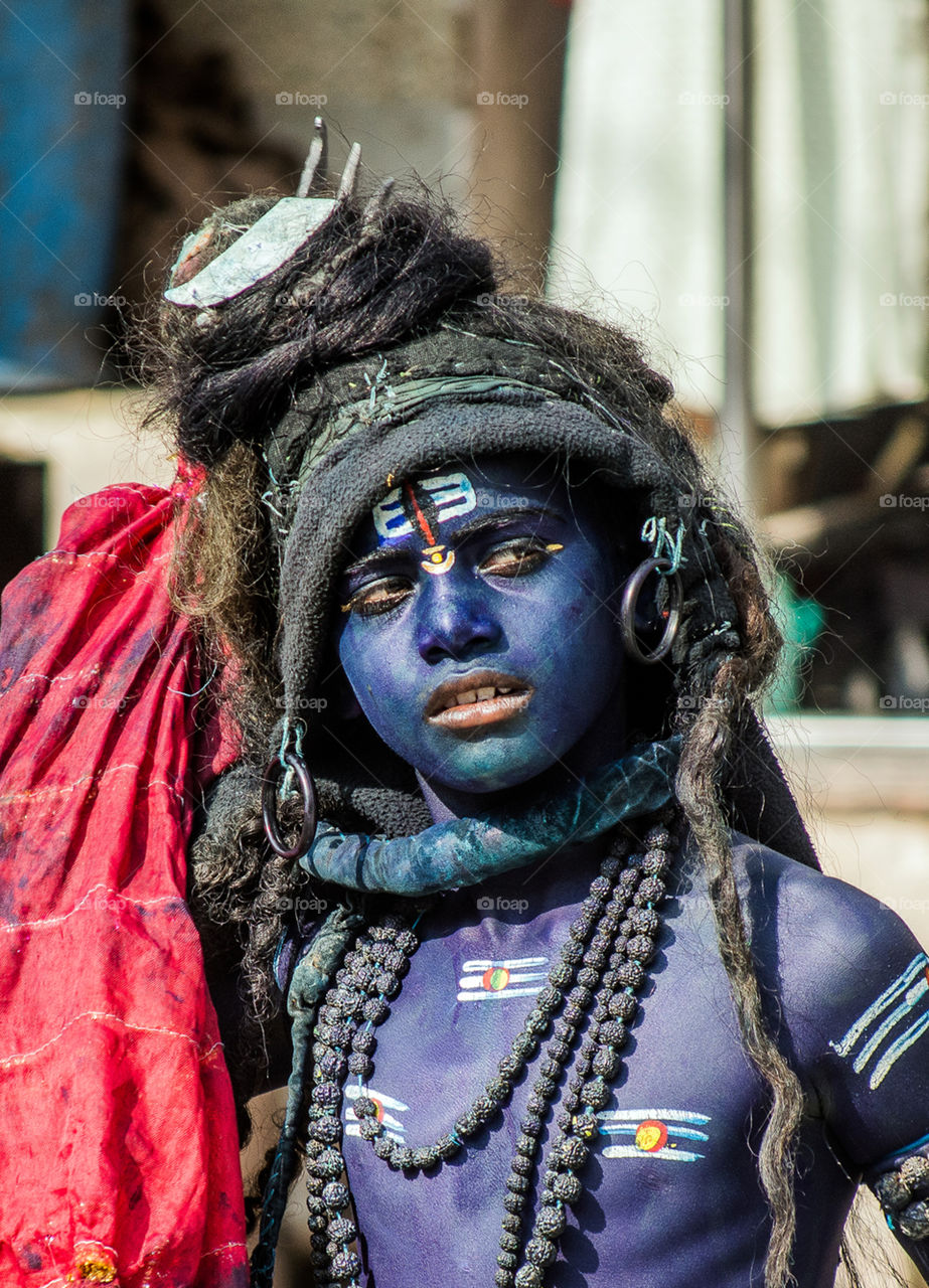 Child make himself up as Lord Shiva, Pushkar, Rajasthan