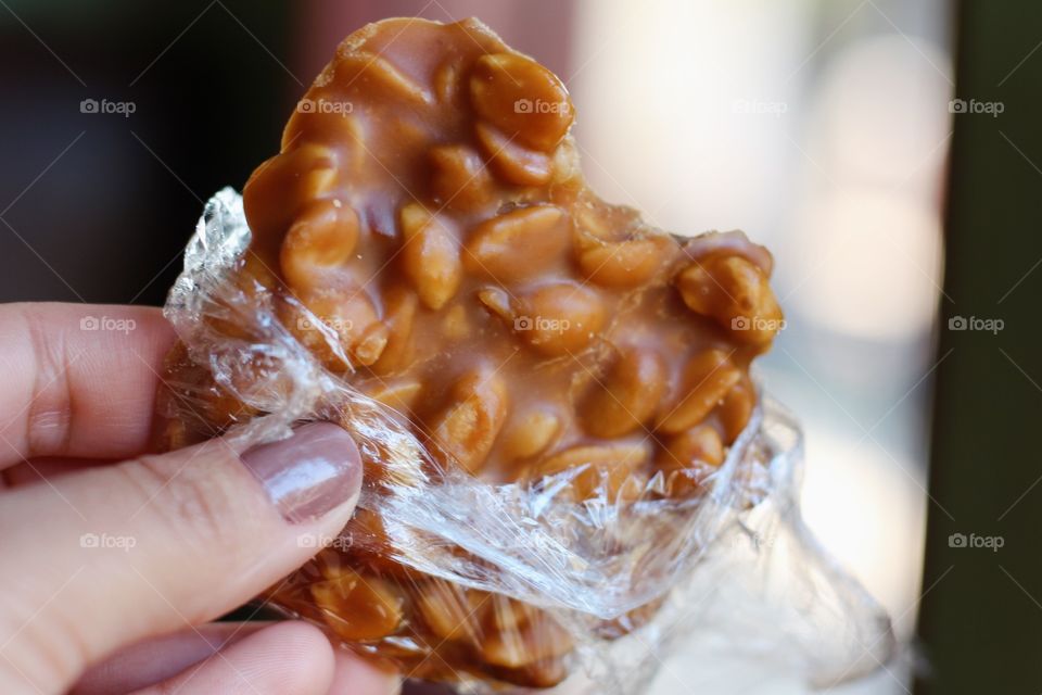 Peanut butter with dulce de leche (Doce pé de moleque)