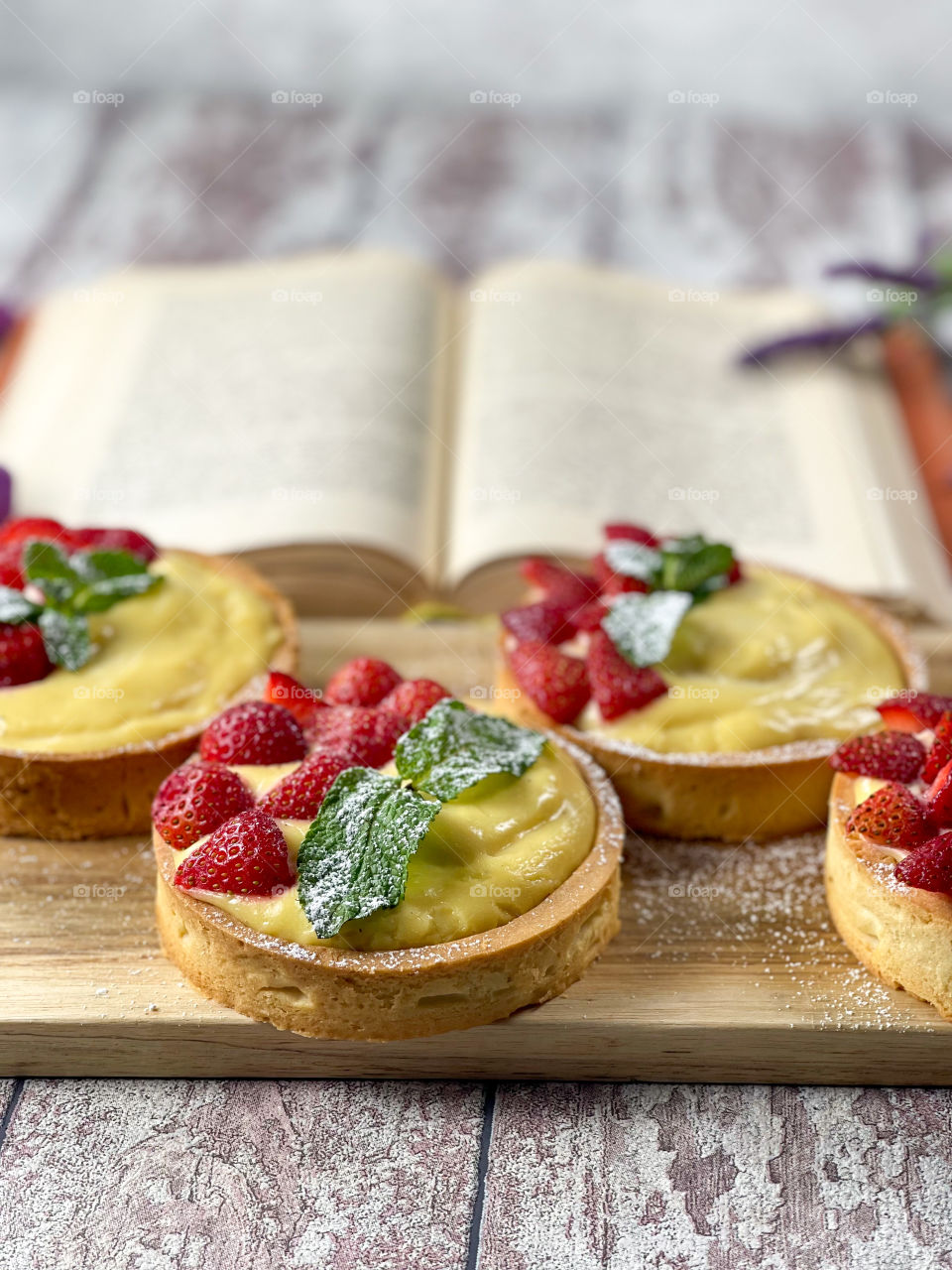 Tartlet with custard cream