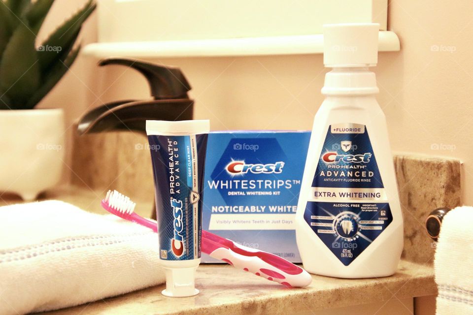 Crest toothpaste whitest rips and mouthwash 