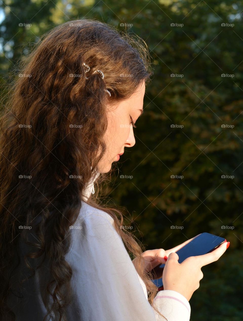 girl with smartphone, social media