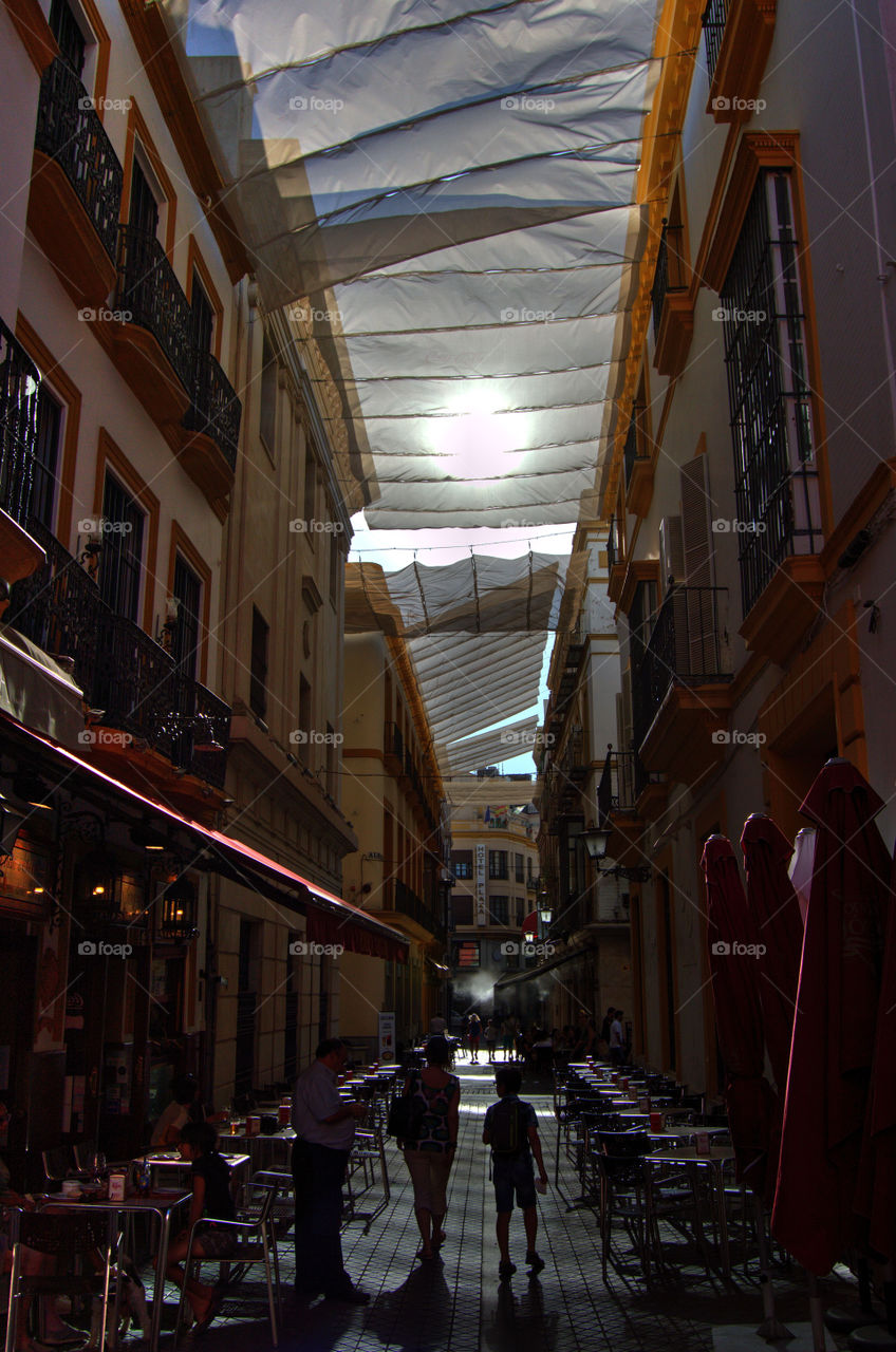 Street cafés and restaurants in Barrio de Santa Cruz, Sevilla, Spain.