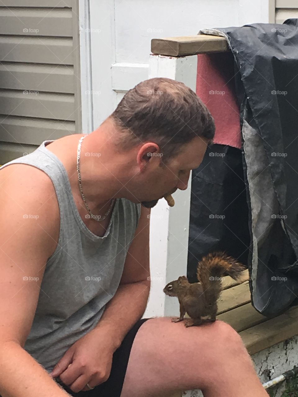 Feeding the squirrels 