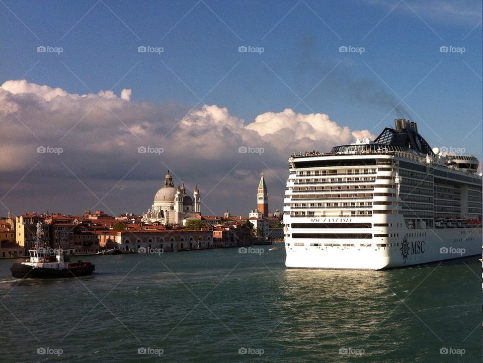 Cruise ship on the Grand Canal