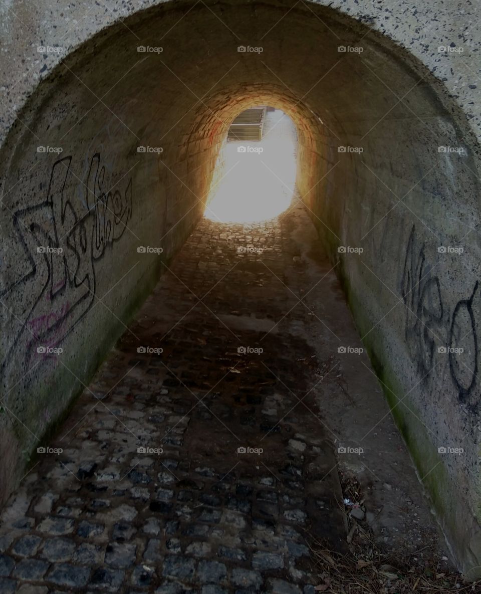 light at the end of the tunnel
Licht am Ende des Tunnels