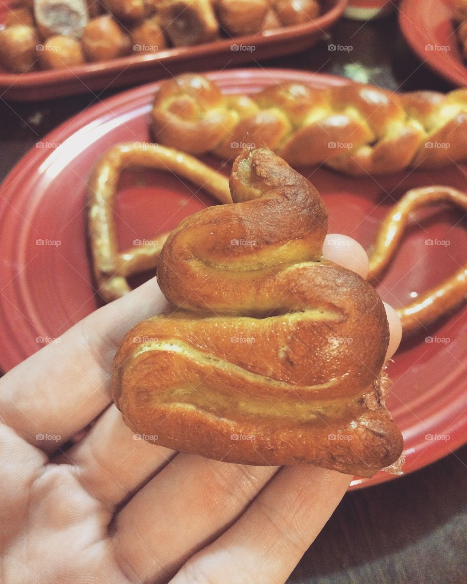 Poop Pretzel 