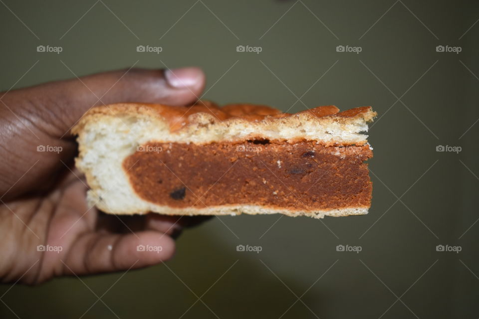 sliced pice of cake in hand