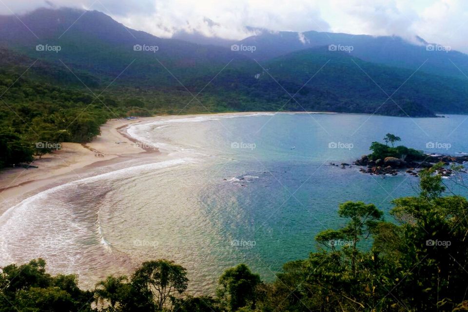 Paradisíaca, Encantadora, Praias de Águas Cristalinas, Montanhas, Cachoeiras, Maior faixa preservada de Mata Atlântica! Esse Arquipélago localizado no litoral norte do Estado de São Paulo(Brasil) faz jus ao nome : ILHA BELA!