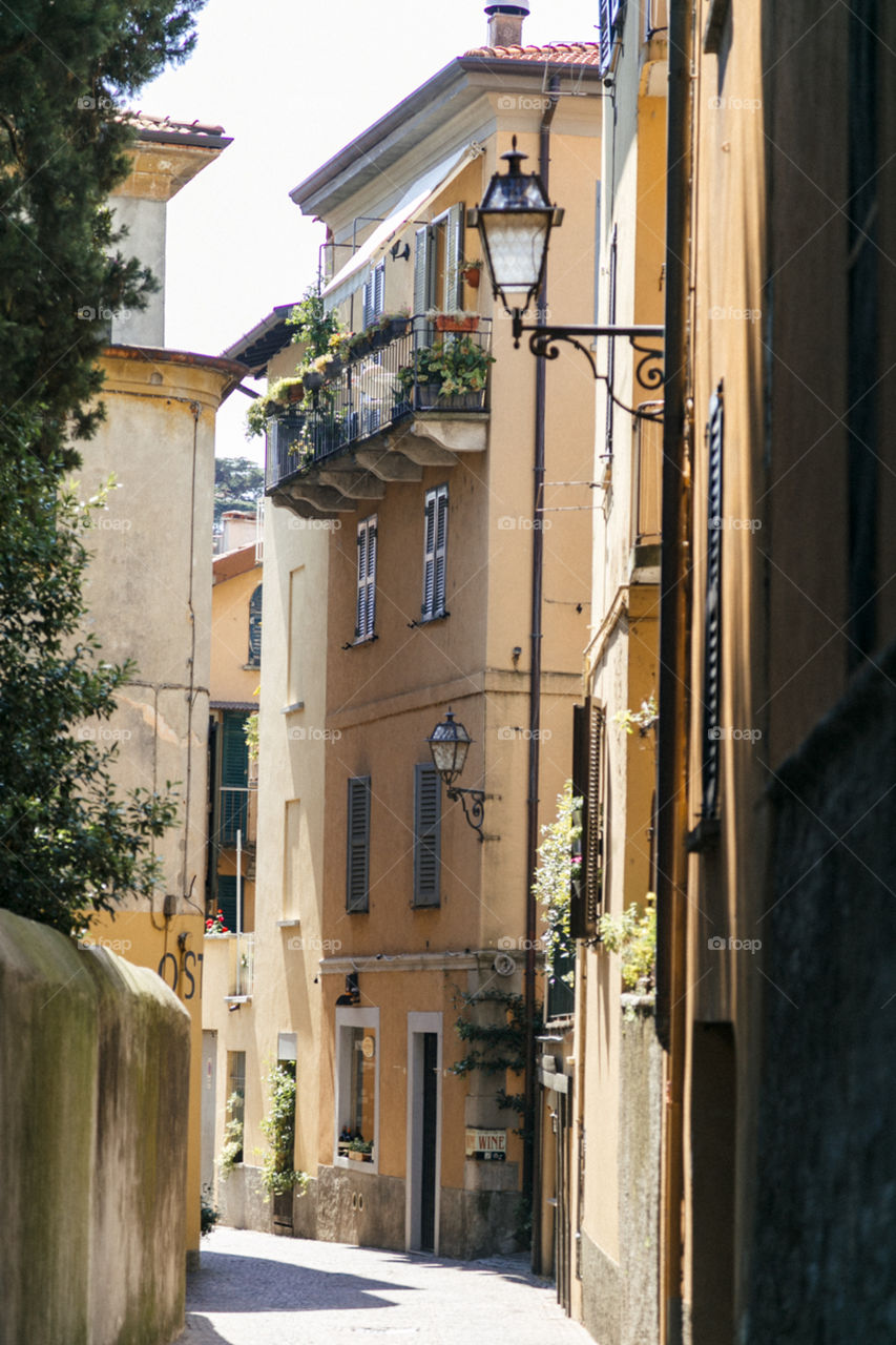 Lago Como no norte da Itália é um lugar lindo para se conhecer na Europa, com paisagens incríveis!
