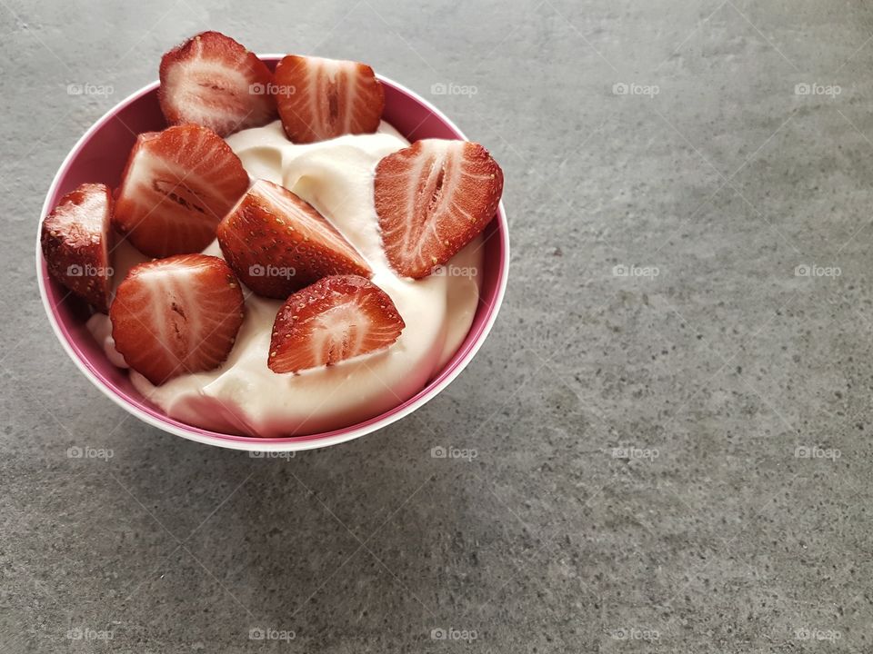 strawberries in bowl