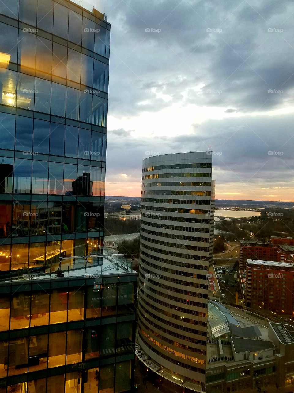 urban view.  potomac river.