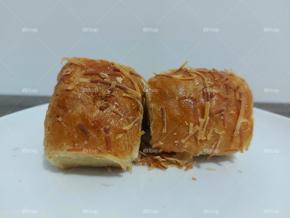 Banana and cheese roll cake