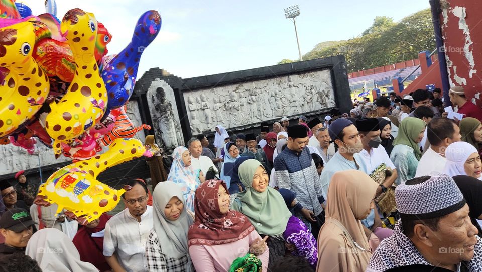 keluar setelah sholat