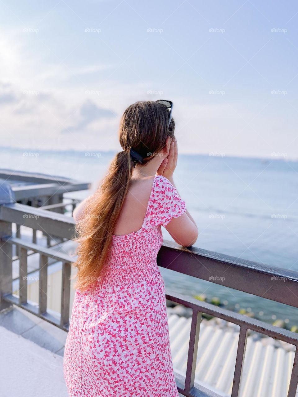 girl looking at the sea