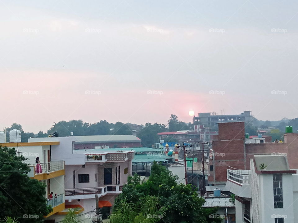 The setting sun showing its splendour