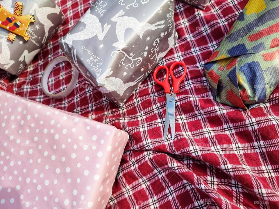 Gifts - wrapping presents