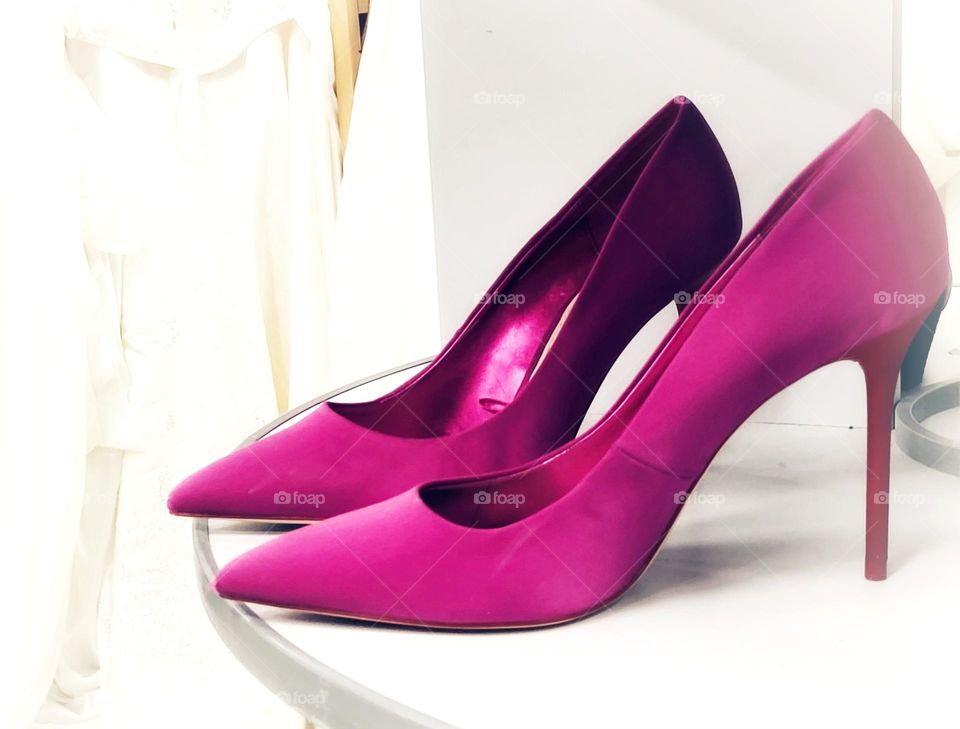 Pink high heels to make your barbie look completely