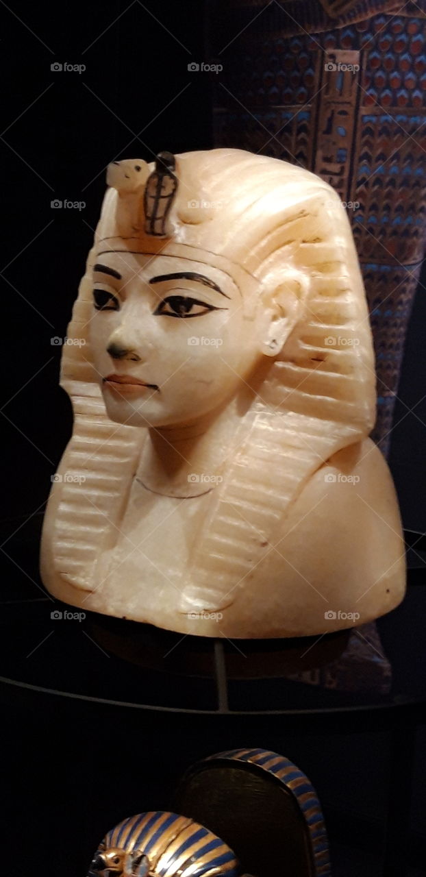 bouchon de cvasa canope representant Toutankhamon