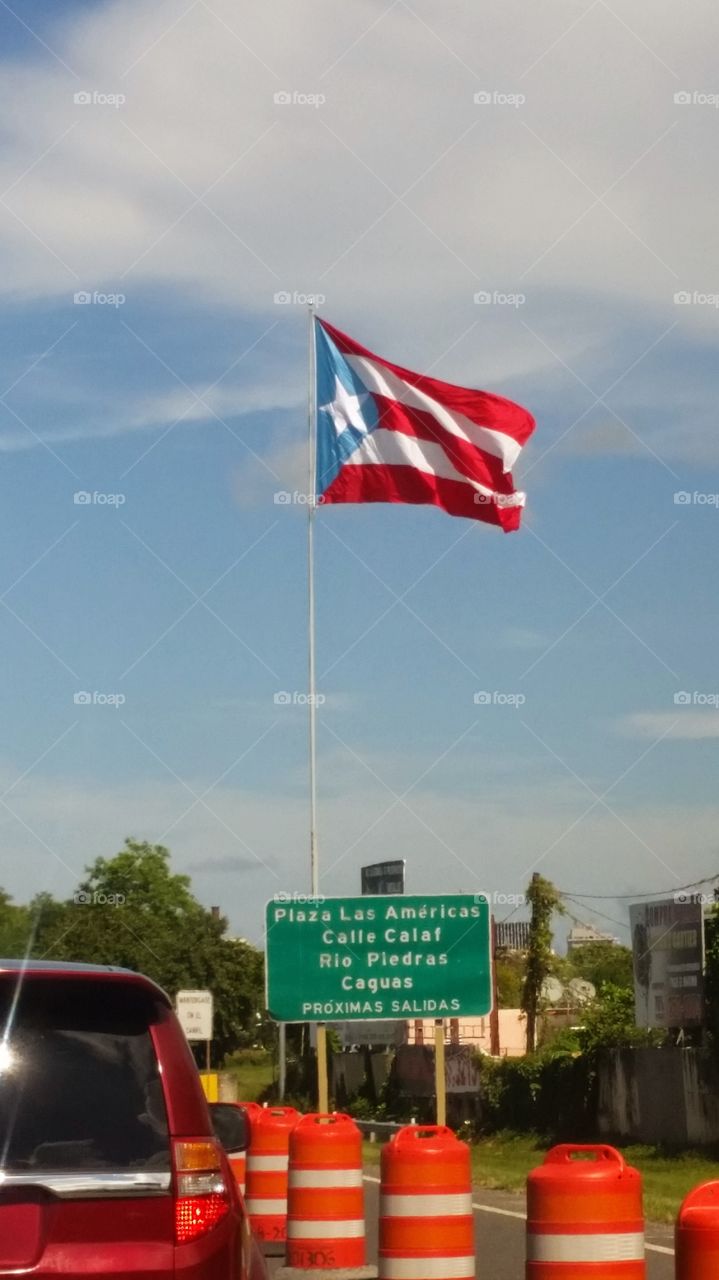Puerto Rican flag on side of highway