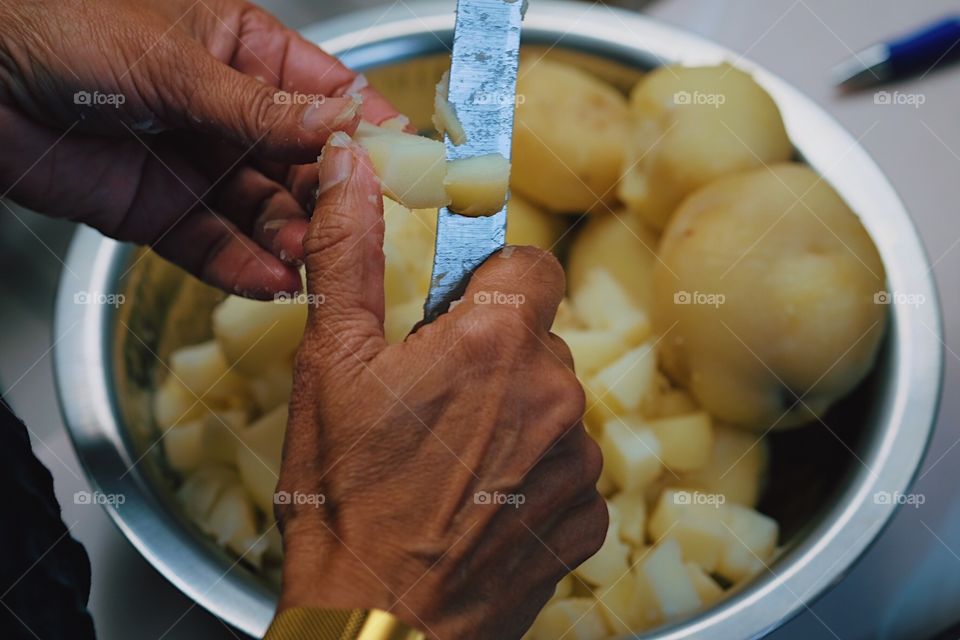 Woman Preparing Potatoes, Cooking In The Kitchen, Preparing A Meal, Thanksgiving Meal Preparations, Cutting Potatoes, Peeling Potatoes, Cutting With A Knife, Chef Cooking In The Kitchen