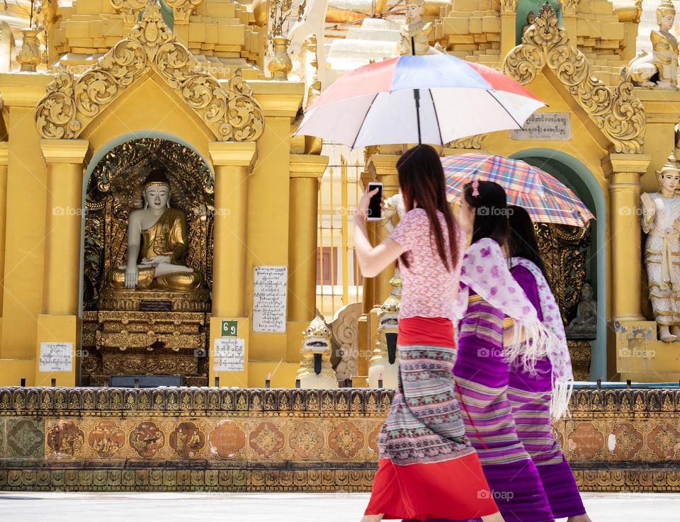 Beautiful women walk at Shwedagon