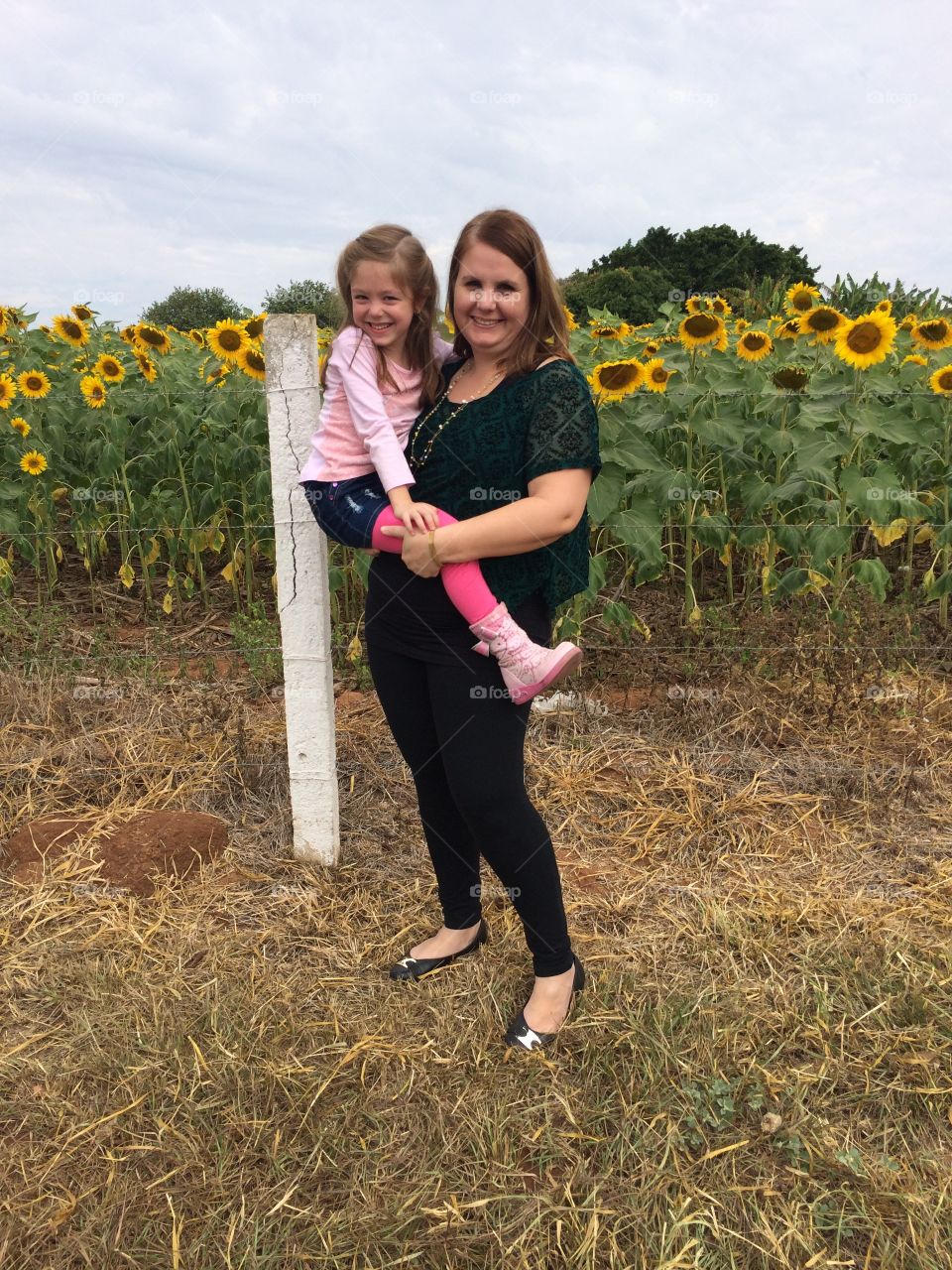 Um dia feliz! Fomos passear e tiramos fotos num campo de girassóis em Mogi-Guaçu. 