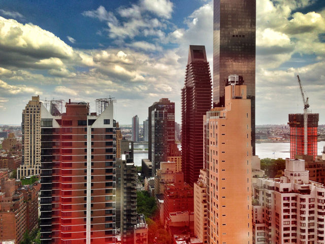 EasT RiVeR