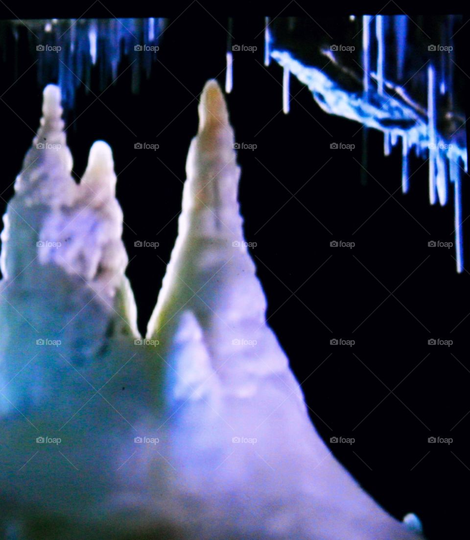 Like a towering iceberg, the stalactites are formed due to the process of water droplets from infiltrating the soil plus cold air pressure in the cave.