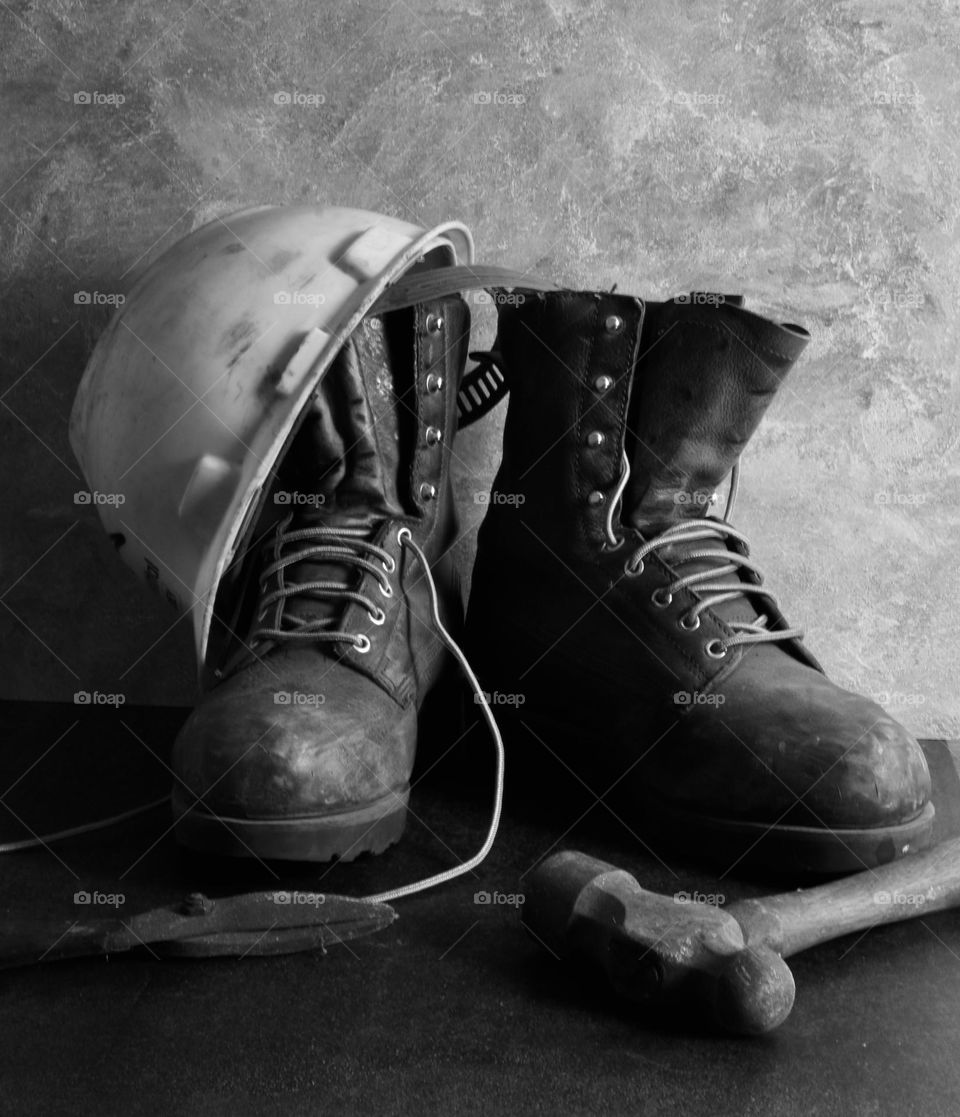 Men’s work boots and hat in black and white