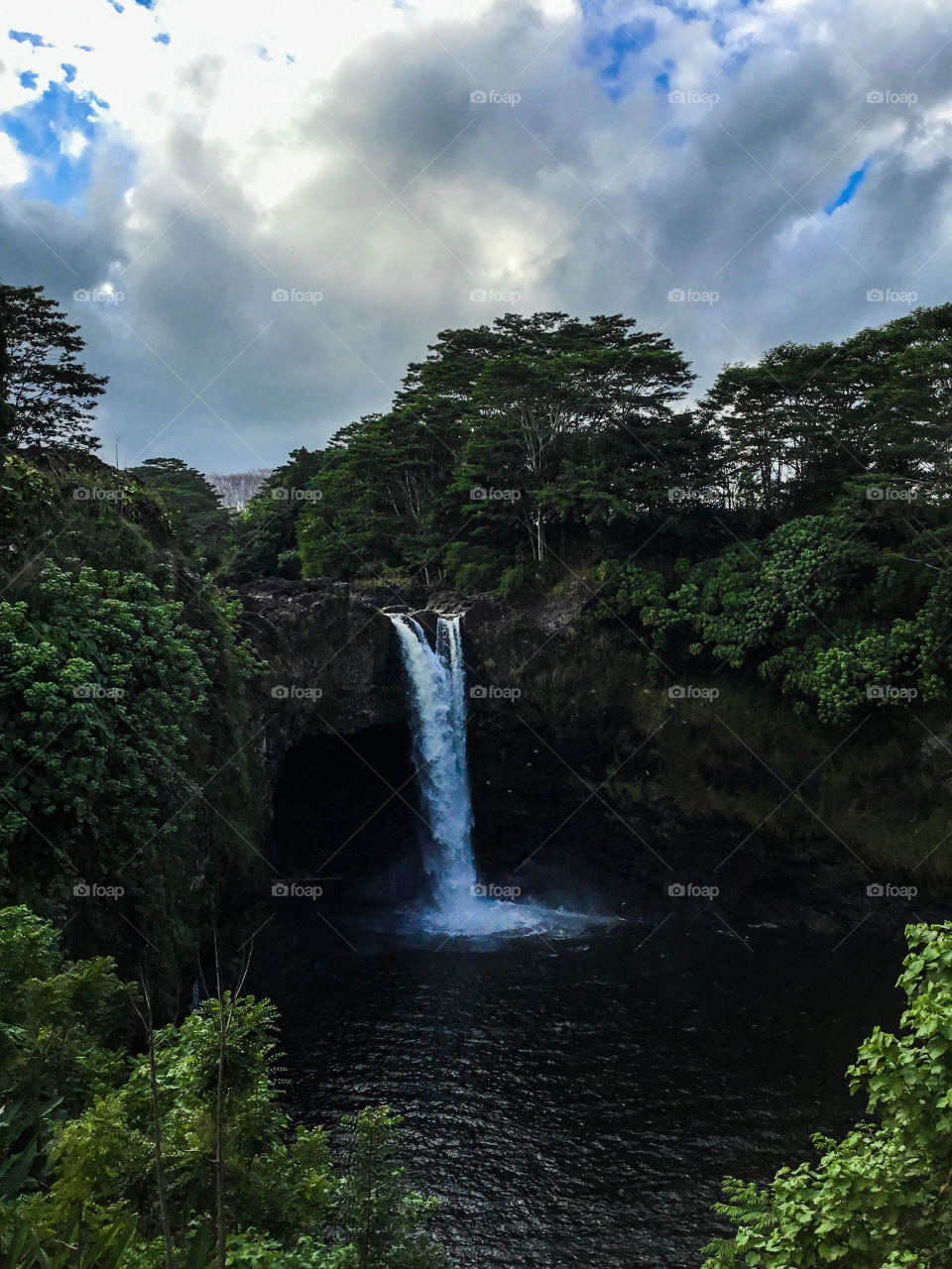 Rainbow Falls in Hilo, Hawaii