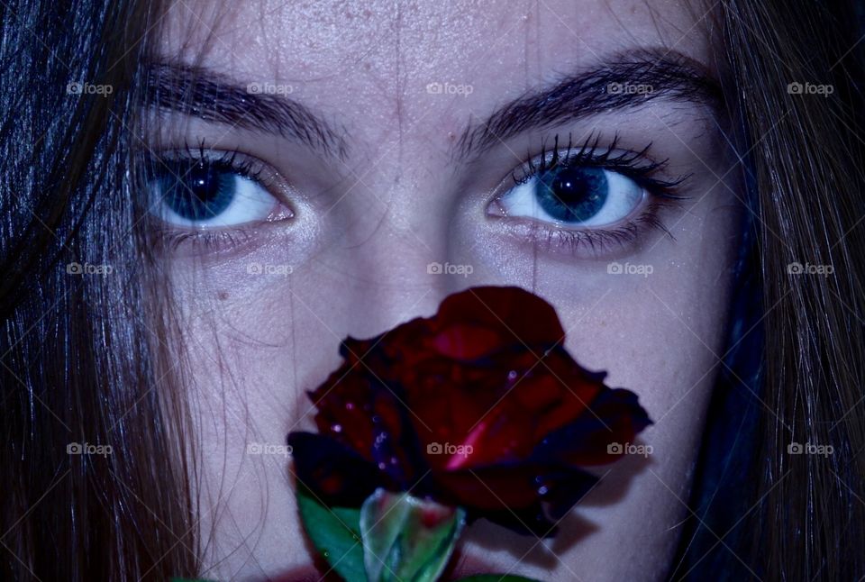 Blue eyes, red rose