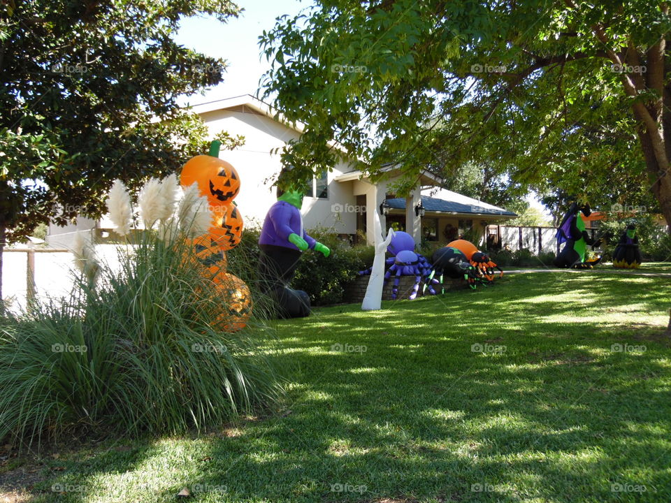 Adams family 👪. This is a picture of some Halloween decoration. 👣 🚶 🏃 🔥 💨