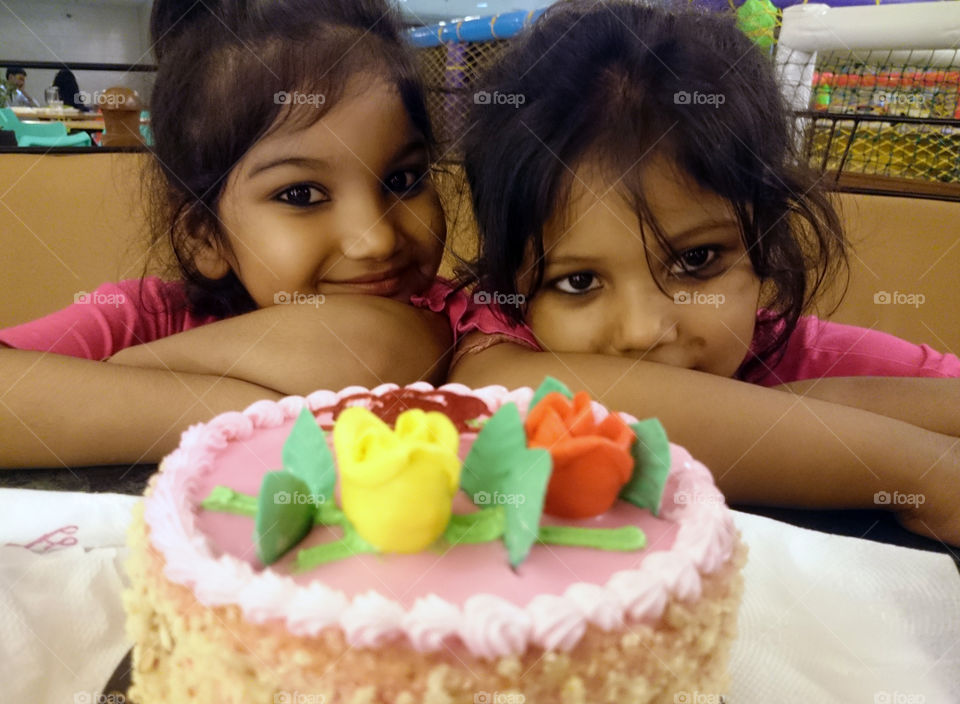 Kids and Cakes