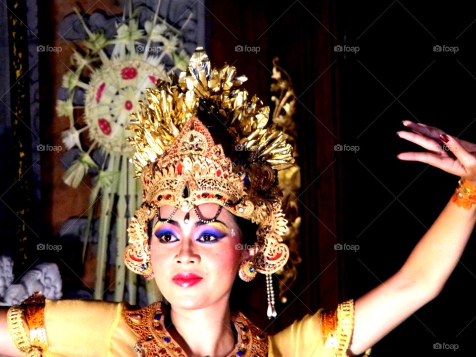 palace ubud gold colorful by brunhilda