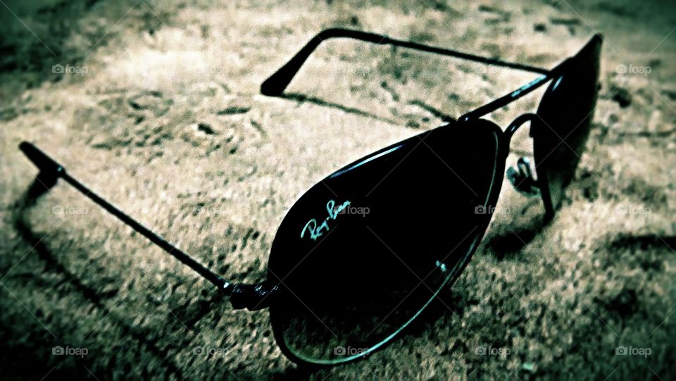 Keep cooooool and wear sunglasses 😎